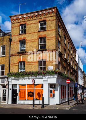 45 Berwick Street Soho London - propriété résidentielle et commerciale mixte à l'angle de Berwick St & Noel St à Soho.Bâtiment traditionnel de Soho. Banque D'Images