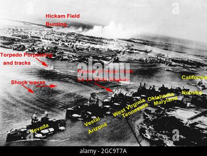 Une photo annotée de l'attaque sur Pearl Harbor le 7 décembre 1941, Hawaii, États-Unis Banque D'Images