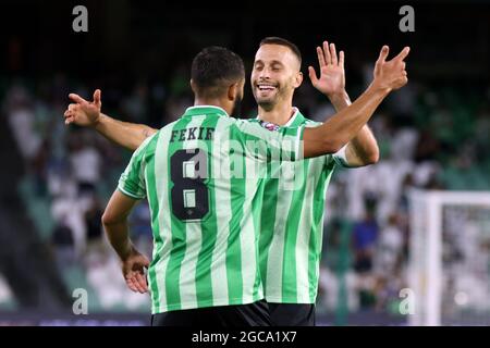 Séville, Séville, Espagne. 7 août 2021. Nabil Fekir de Real Betis et Sergio Canales de Real Betis célèbrent un but lors du match amical d'avant-saison entre Real Betis et ROMA à Benito Villamarin à Séville, en Espagne. (Credit image: © Jose Luis Contreras/DAX via ZUMA Press Wire) Banque D'Images