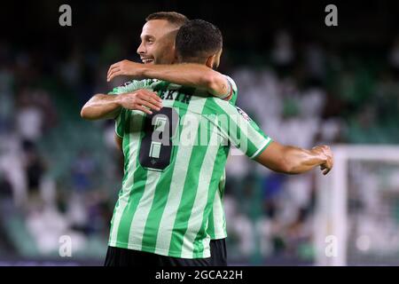 Séville, Séville, Espagne. 7 août 2021. Nabil Fekir de Real Betis et Sergio Canales de Real Betis célèbrent un but lors du match amical d'avant-saison entre Real Betis et ROMA à Benito Villamarin à Séville, en Espagne. (Credit image: © Jose Luis Contreras/DAX via ZUMA Press Wire) Banque D'Images