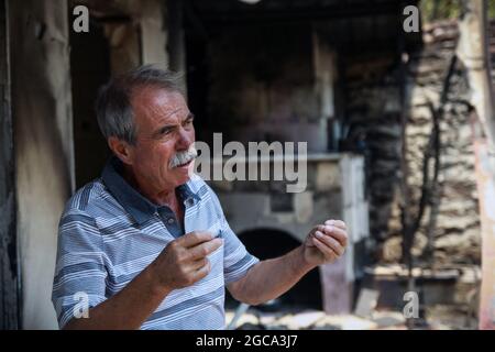 Mugla, Istanbul, TURQUIE. 6 août 2021. La Turquie lutte contre les incendies de forêt depuis le 28 juillet.outre les pompiers et les travailleurs forestiers, de nombreux civils et bénévoles ont participé aux efforts d'extinction.huit personnes ont perdu la vie dans des incendies dans de nombreuses villes du pays. Des milliers d'animaux ont péri, les terres forestières et agricoles et les zones de serre de la région se sont transformées en cendres. (Credit image: © Sedat ElbasanZUMA Wire) Banque D'Images