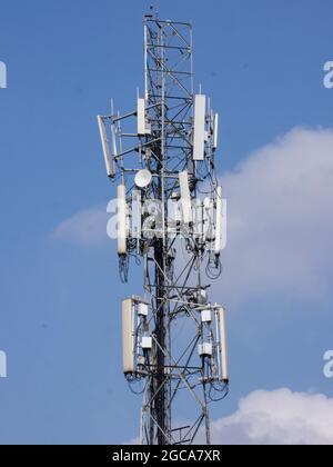 Télécommunications BTS. Une station d'émetteur-récepteur de base (BTS) est un équipement qui facilite la communication sans fil Banque D'Images