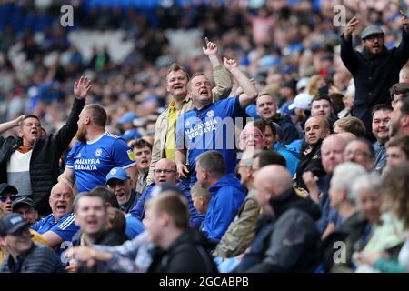 Cardiff, Royaume-Uni. 07e août 2021. Les fans de Cardiff City. Match de championnat EFL Skybet, Cardiff City et Barnsley au Cardiff City Stadium de Cardiff, pays de Galles, le samedi 7 août 2021. Cette image ne peut être utilisée qu'à des fins éditoriales. Utilisation éditoriale uniquement, licence requise pour une utilisation commerciale. Aucune utilisation dans les Paris, les jeux ou les publications d'un seul club/ligue/joueur. photo par Andrew Orchard/Andrew Orchard sports Photography/Alamy Live News crédit: Andrew Orchard sports Photography/Alamy Live News Banque D'Images