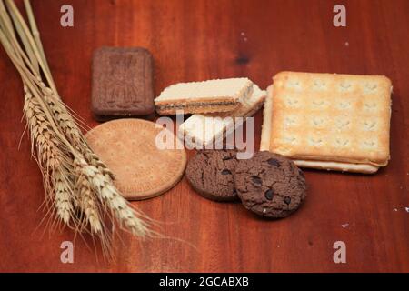 divers types de pains à biscuits délicieux et salés sont adaptés pour les collations, ces pains à biscuits sont faits de blé et de farine. Banque D'Images