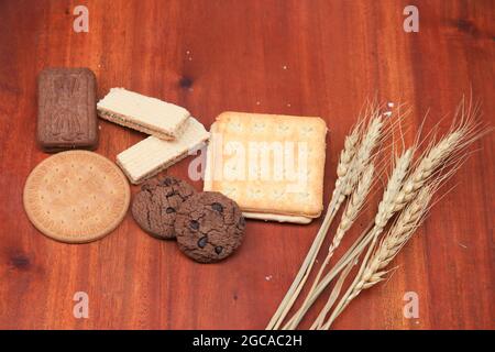 divers types de pains à biscuits délicieux et salés sont adaptés pour les collations, ces pains à biscuits sont faits de blé et de farine. Banque D'Images