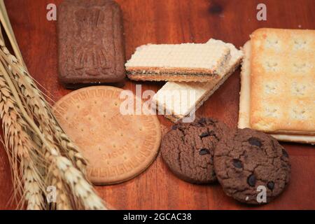 divers types de pains à biscuits délicieux et salés sont adaptés pour les collations, ces pains à biscuits sont faits de blé et de farine. Banque D'Images