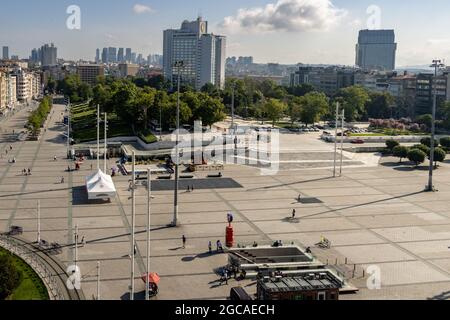 Taksim, Istanbul, Turquie - juin 26 2021 : vue aérienne du centre-ville d'Istanbul, de la place Taksim et du parc Gezi. Destination touristique populaire Banque D'Images
