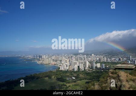 Rainbow sur Waikiki Banque D'Images