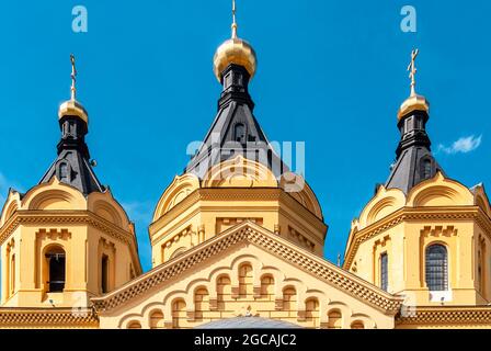 Cathédrale Alexandre Nevsky à Nijni Novgorod, dômes et éléments de façade Banque D'Images