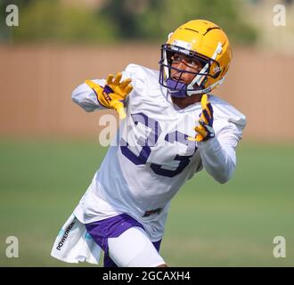 Le 7 août 2021 : le récepteur de l'ULS Trey Palmer (33) saisit un laissez-passer pendant la première semaine du camp de football d'automne au LSU Charles McClendon Practice Facility à Baton Rouge, LA. Jonathan Mailhes/CSM Banque D'Images