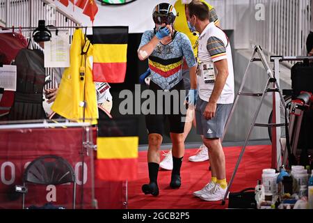 Le cycliste belge Lotte Kopecky quitte la course pendant la course de scratch, première partie de l'Omnium course cycliste féminin le 17 jour de la Tokyo 20 Banque D'Images