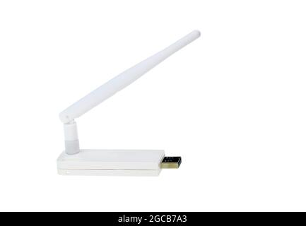 Image d'une clé USB WiFi blanche avec antenne isolée sur fond blanc. Banque D'Images