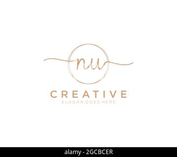 Nu logo féminin beauté monogramme et élégant logo design, écriture logo de la signature initiale, mariage, mode, floral et botanique avec la création Illustration de Vecteur