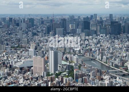 Tokio, Japon. 07e août 2021. Vue sur Tokyo depuis Tokyo Skytree, tour de télévision dans la capitale japonaise Tokyo. Credit: Marijan Murat/dpa/Alamy Live News Banque D'Images