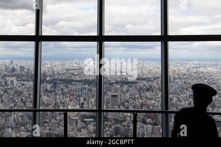 Tokio, Japon. 07e août 2021. Vue sur Tokyo depuis Tokyo Skytree, tour de télévision dans la capitale japonaise Tokyo. Credit: Marijan Murat/dpa/Alamy Live News Banque D'Images