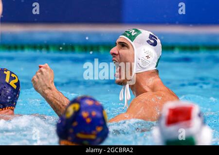 TOKYO, JAPON - 8 AOÛT : Alejandro Bustos d'Espagne, Marc Larumbe d'Espagne, Marton Vamos de Hongrie, Blai Mallarach d'Espagne pendant le tournoi olympique de Tokyo 2020 Médaille de bronze masculin entre la Hongrie et l'Espagne au Centre de Tatsumi Waterpolo le 8 août 2021 à Tokyo, Japon (photo de Marcel ter Bals/Orange Pictures) Banque D'Images