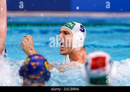 TOKYO, JAPON - 8 AOÛT : Alejandro Bustos d'Espagne, Marc Larumbe d'Espagne, Marton Vamos de Hongrie, Blai Mallarach d'Espagne pendant le tournoi olympique de Tokyo 2020 Médaille de bronze masculin entre la Hongrie et l'Espagne au Centre de Tatsumi Waterpolo le 8 août 2021 à Tokyo, Japon (photo de Marcel ter Bals/Orange Pictures) Banque D'Images