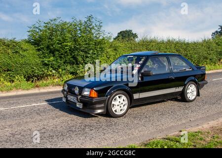 1983 années 80 Ford Escort GL 1.6 RS 1600 2dr en route vers Capesthorne Hall Classic July car show, Cheshire, Royaume-Uni Banque D'Images