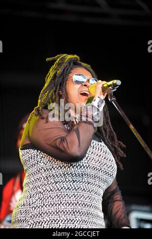 Soul II Soul en direct au festival de musique de Clumber Park dans les années 80 Banque D'Images