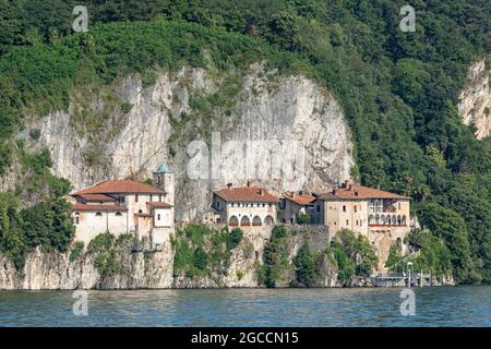 Santa Caterina del Sasso, monastère de Reno, Lac majeur, Lombardie, Italie Banque D'Images