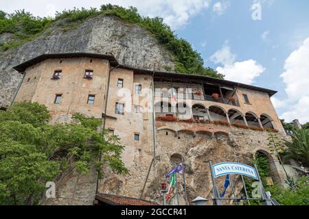 Monastère Santa Caterina del Sasso, Reno, Lac majeur, Lombardie, Italie Banque D'Images