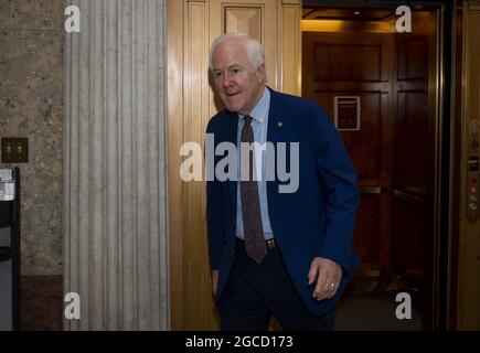 Le sénateur américain John Cornyn (républicain du Texas) arrive au Sénat pour un vote au Capitole des États-Unis à Washington, DC, le samedi 7 août 2021. Photo de Rod Lamkey/CNP/ABACAPRESS.COM Banque D'Images