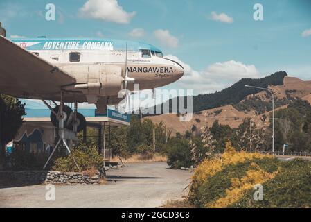 Avion retiré devant l'aéroport local fermé en Nouvelle-Zélande Banque D'Images