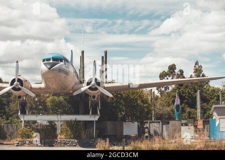 Avion retiré devant l'aéroport local fermé en Nouvelle-Zélande Banque D'Images