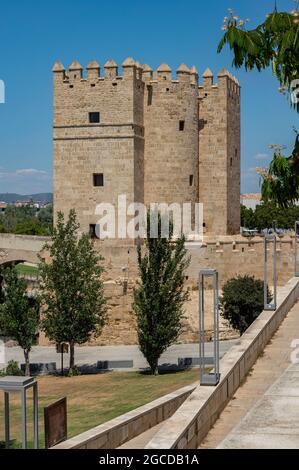 Tour de Calahorra à Cordoue. Forteresse d'origine islamique Banque D'Images