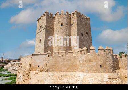 Tour de Calahorra à Cordoue. Forteresse d'origine islamique Banque D'Images