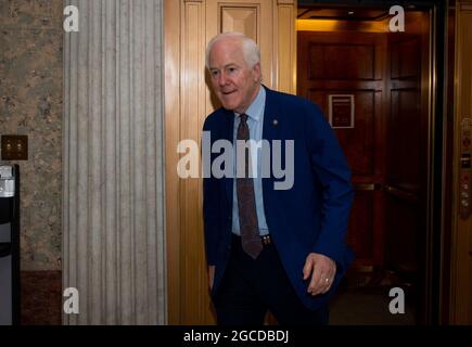 Le sénateur américain John Cornyn (républicain du Texas) arrive au Sénat pour un vote au Capitole des États-Unis à Washington, DC, le samedi 7 août 2021. (Photo de Rod Lamkey / CNP/Sipa USA) Banque D'Images