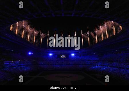 TOKYO, JAPON - 8 AOÛT : feux d'artifice lors de la cérémonie de clôture des Jeux Olympiques de Tokyo 2020 au stade olympique le 8 août 2021 à Tokyo, Japon (photo de Yannick Verhoeven/Orange Pictures) NOCNSF Banque D'Images