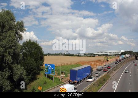 M25, sortie 25 et panneau à côté de Theobalds Park, Waltham Cross, proposé en août 2021 comme nouveau site Sunset film Studio à Hertfordshire Banque D'Images