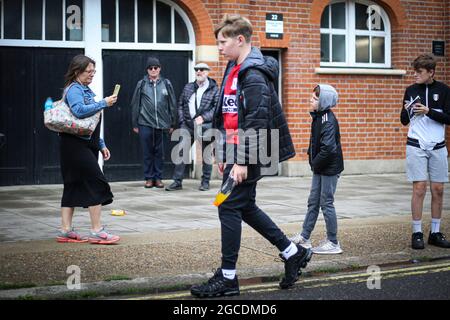 LONDRES, ROYAUME-UNI. 8 AOÛT les fans retournent au stade lors du match de championnat Sky Bet entre Fulham et Middlesbrough à Craven Cottage, Londres, le dimanche 8 août 2021. (Credit: Tom West | MI News) Credit: MI News & Sport /Alay Live News Banque D'Images