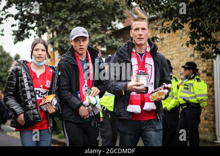 LONDRES, ROYAUME-UNI. 8 AOÛT les fans retournent au stade lors du match de championnat Sky Bet entre Fulham et Middlesbrough à Craven Cottage, Londres, le dimanche 8 août 2021. (Credit: Tom West | MI News) Credit: MI News & Sport /Alay Live News Banque D'Images