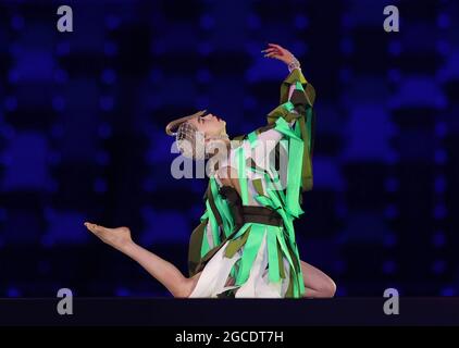 Tokyo, Japon. 8 août 2021. Un artiste se produit lors de la cérémonie de clôture des Jeux Olympiques de Tokyo en 2020 à Tokyo, au Japon, le 8 août 2021. Crédit : CAO CAN/Xinhua/Alay Live News Banque D'Images