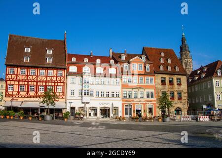 Coburg, Allemagne, 19 juillet 2021. La place du marché et l'église de Saint-Moriz. La place du marché de Coburg est le centre urbain de la ville de Coburg. Banque D'Images