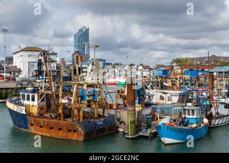 Bateaux de pêche à Camber Docks Portsmouth Hampshire. Banque D'Images