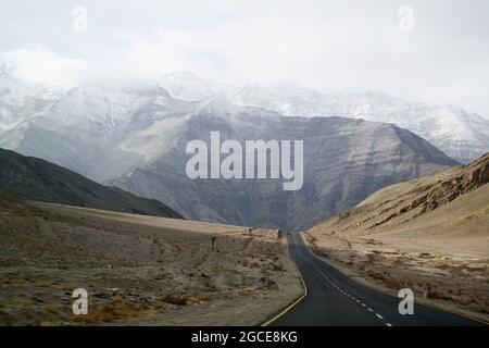 Gel de l'autoroute Ladakh-Cachemire en hiver Banque D'Images