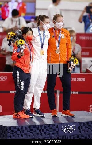 Yumi KAJIHARA (JPN) 2e médaille d'argent, VALENTE Jennifer (USA) lauréate Médaille d'or, WILD Kirsten (NED) 3e médaille de bronze lors des Jeux Olympiques Tokyo 2020, Cyclisme Track Femme Omnium cérémonie le 8 août 2021 à Izu Velodrome à Izu, Japon - photo Kishimoto / DPPI Banque D'Images