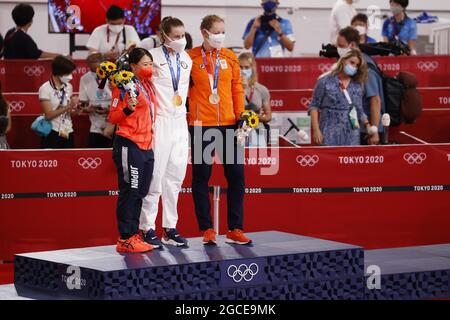 Yumi KAJIHARA (JPN) 2e médaille d'argent, VALENTE Jennifer (USA) lauréate Médaille d'or, WILD Kirsten (NED) 3e médaille de bronze lors des Jeux Olympiques Tokyo 2020, Cyclisme Track Femme Omnium cérémonie le 8 août 2021 à Izu Velodrome à Izu, Japon - photo Kishimoto / DPPI Banque D'Images