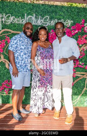 Boyz II les membres masculins Wayne Morris et Shawn Stockman avec Star Jones assistent à la fête annuelle de couverture des Hamptons de Bella Magazine avec Boyz II Men au Southampton social Club de Southampton, NY le 7 août 2021 (photo de David Warren / Sipa? ÉTATS-UNIS) Banque D'Images