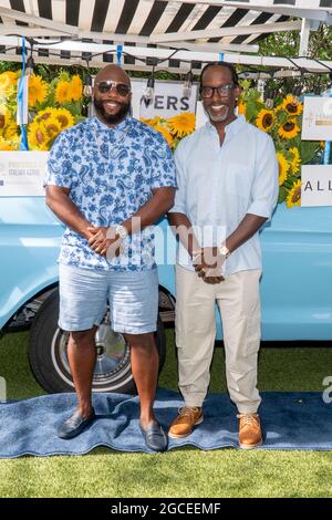 Boyz II les membres masculins Wayne Morris et Shawn Stockman assistent à la fête annuelle de couverture des Hamptons du magazine Bella présentant Boyz II Men au Southampton social Club de Southampton, NY, le 7 août 2021 (photo de David Warren / Sipa? ÉTATS-UNIS) Banque D'Images