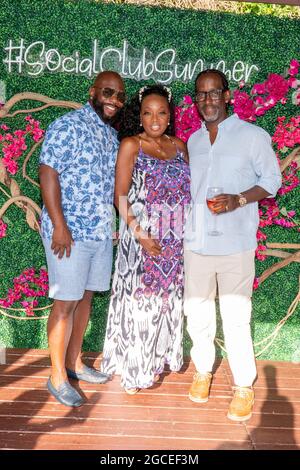 Boyz II les membres masculins Wayne Morris et Shawn Stockman avec Star Jones assistent à la fête annuelle de couverture des Hamptons de Bella Magazine avec Boyz II Men au Southampton social Club de Southampton, NY le 7 août 2021 (photo de David Warren / Sipa? ÉTATS-UNIS) Banque D'Images