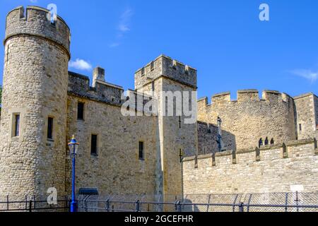 Idée de Staycation. St Thomas Tower, palais médiéval construit par le roi Edward 1 en 1275-1279, situé dans le complexe de la Tour de Londres, Londres, Angleterre, Royaume-Uni Banque D'Images