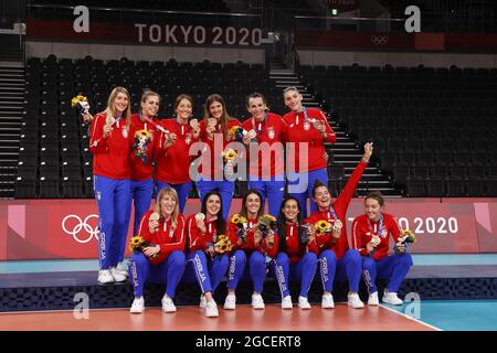 L'équipe de Serbie 3e médaille de bronze lors des Jeux Olympiques Tokyo 2020, cérémonie de médaille de volley-ball féminin le 8 août 2021 à l'Ariake Arena à Tokyo, Japon - photo Yuya Nagase / photo Kishimoto / DPPI Banque D'Images