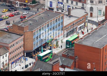 Vue sur l'ancienne gare routière sur Vicar Lane à Leeds qui est maintenant plusieurs bars et restaurants Banque D'Images