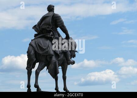 Nijni Novgorod, Russie, 08.05.2021. Monument à Alexandre Nevsky à la Cathédrale de la Strelka, au confluent des deux rivières Volga et Oka. Banque D'Images