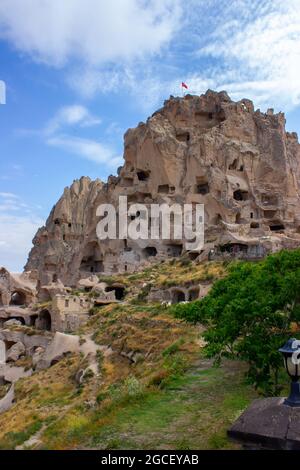 La célèbre photo du château d'Uçhisar. Incroyable château grotte. L'incroyable château de cheminée de fées. Banque D'Images