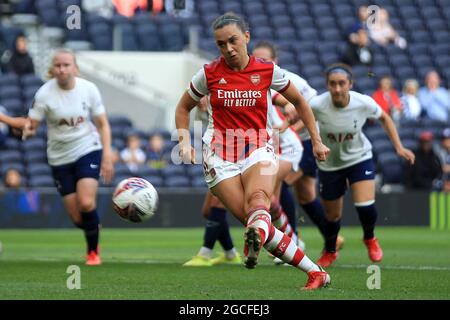 Londres, Royaume-Uni. 08 août 2021. Katie McCabe d'Arsenal Women marque le deuxième but de ses équipes à partir d'une pénalité. Match d'avant-saison, Tottenham Hotspur femmes v Arsenal femmes au stade Tottenham Hotspur de Londres le dimanche 8 août 2021. Cette image ne peut être utilisée qu'à des fins éditoriales. Utilisation éditoriale uniquement, licence requise pour une utilisation commerciale. Aucune utilisation dans les Paris, les jeux ou les publications d'un seul club/ligue/joueur. photo par Steffan Bowen/Andrew Orchard sports photographie/Alay Live news crédit: Andrew Orchard sports photographie/Alay Live News Banque D'Images